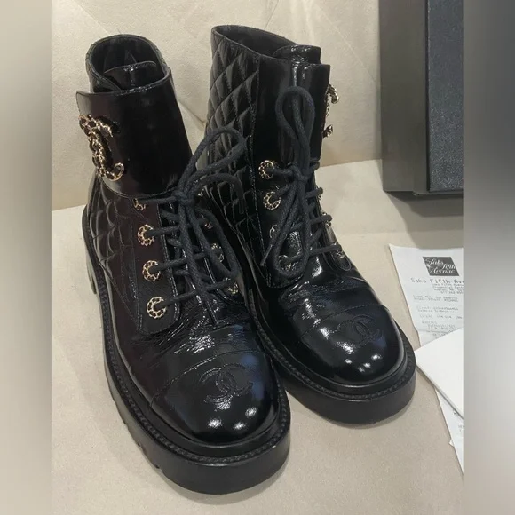 🔥🔥Chanel Quilted Calfskin CC Boots Size:38 - Picture 4 of 11